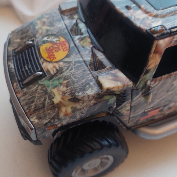2005 Hummer Truck Pro BASS Shop Camo Truck - Picture 3 of 7